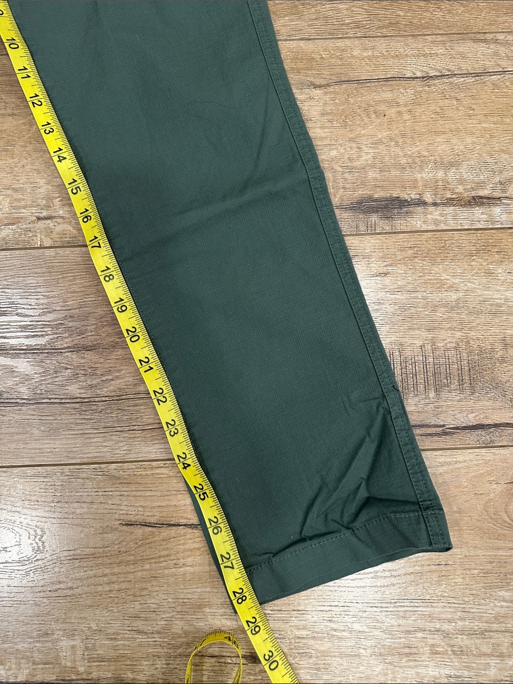 Vuori Women’s Green Pants - Picture 5 of 6
